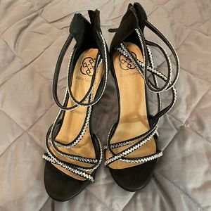 Daisy Fuentes Size 8 Heels